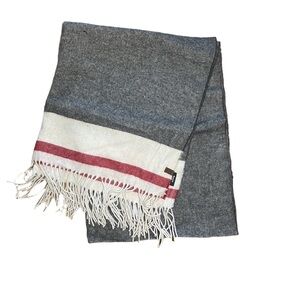 NWOT ROOTS Blanket Scarf